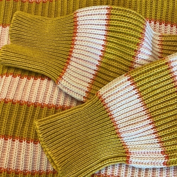 Free People Knitted Cropped Sweater S/P P2P 29” EUC - Picture 9 of 9